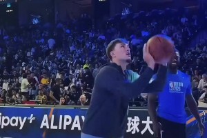 道格拉斯回忆录里的科比：那个总来找泽塔·琼斯的年轻人！